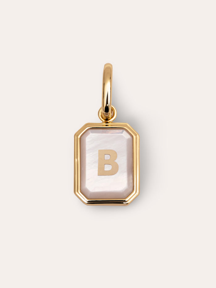 Charm Personalizado Letter Nácar Baño Oro