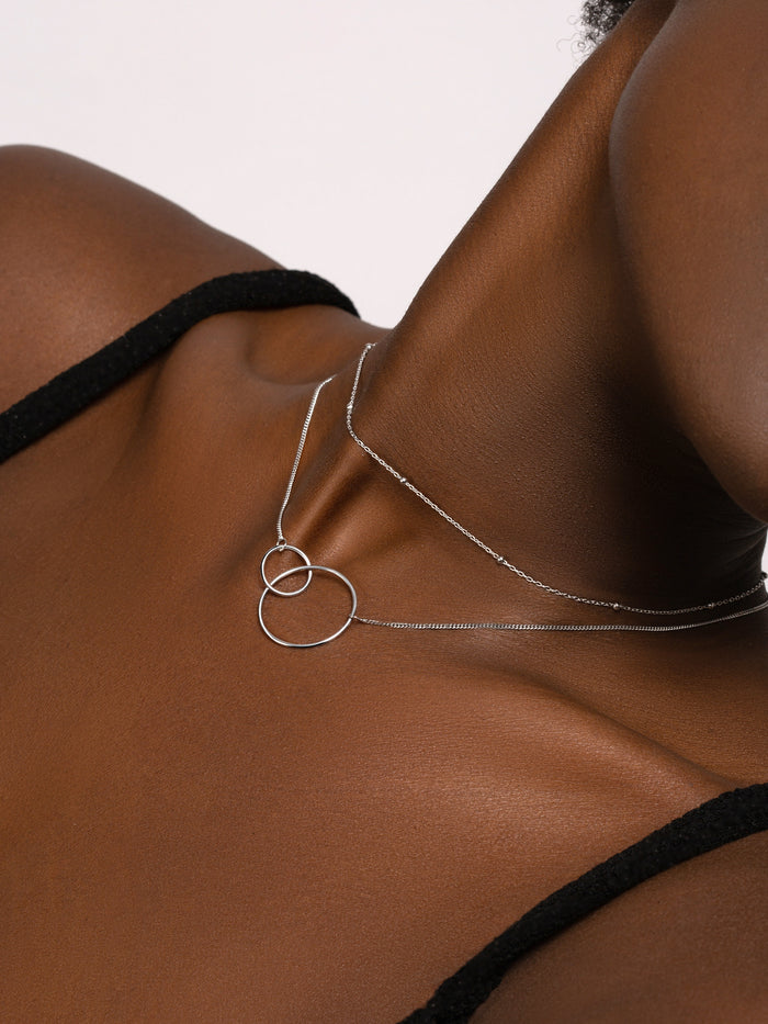 Collar Sister Plata Puesta