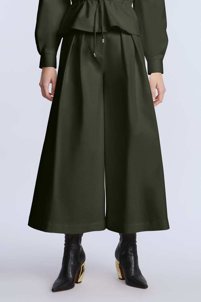 Pleated Front Crop Pant