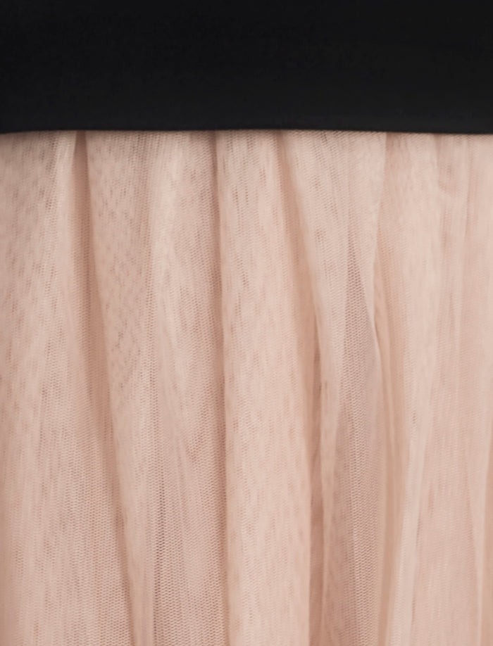 BLACK AND ALMOND SWATCH
